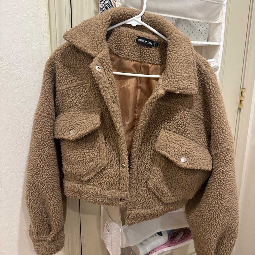 PrettyLittleThing Cropped Teddy Jacket in Camel Brown